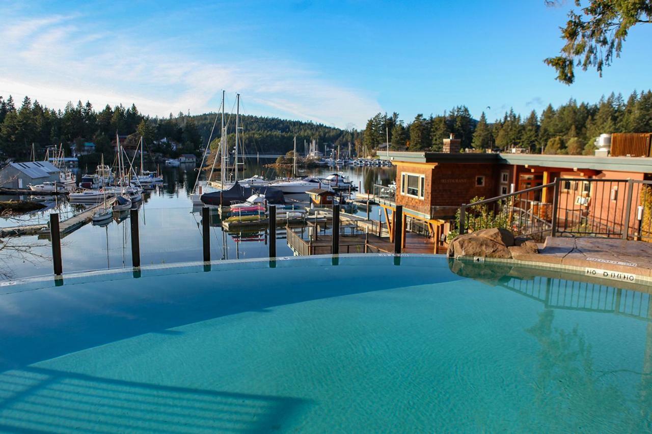 Painted Boat Resort Spa And Marina Madeira Park Exteriér fotografie